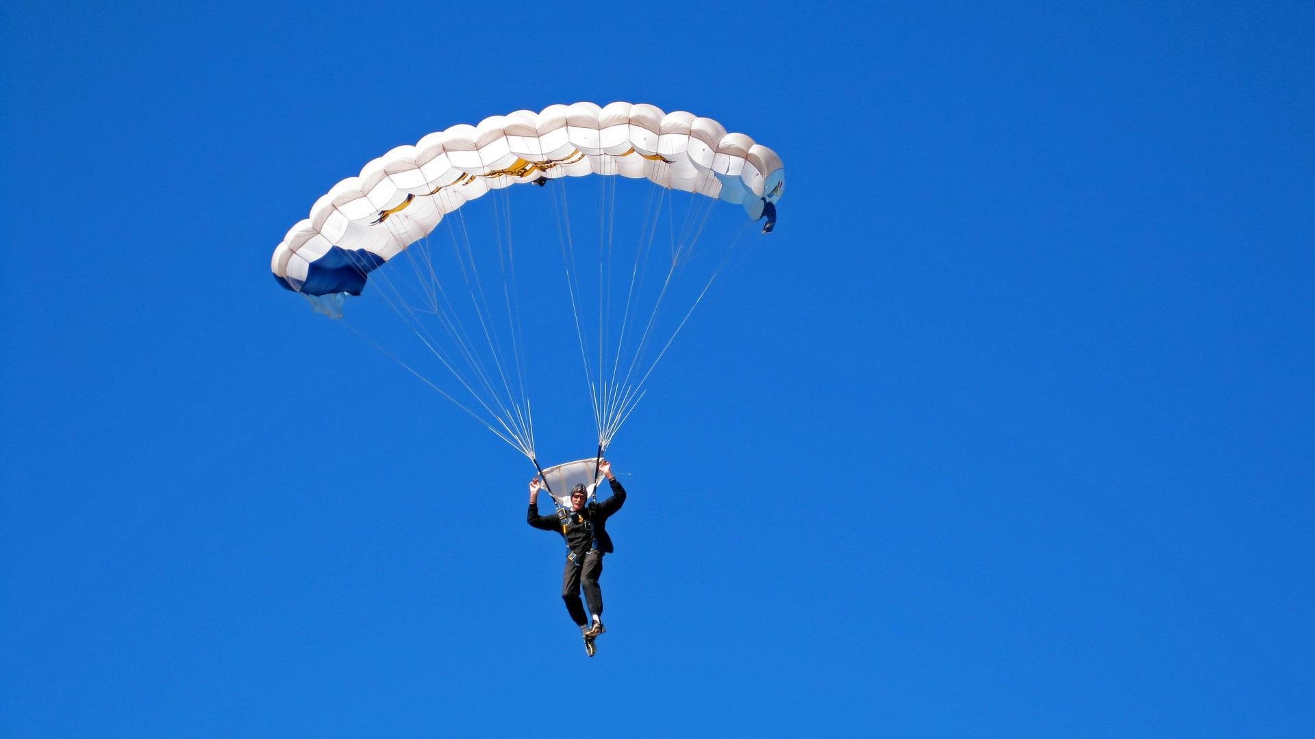 _全天候极限挑战：在不同天气中比拼速度_，极限挑战天气预报美女是谁