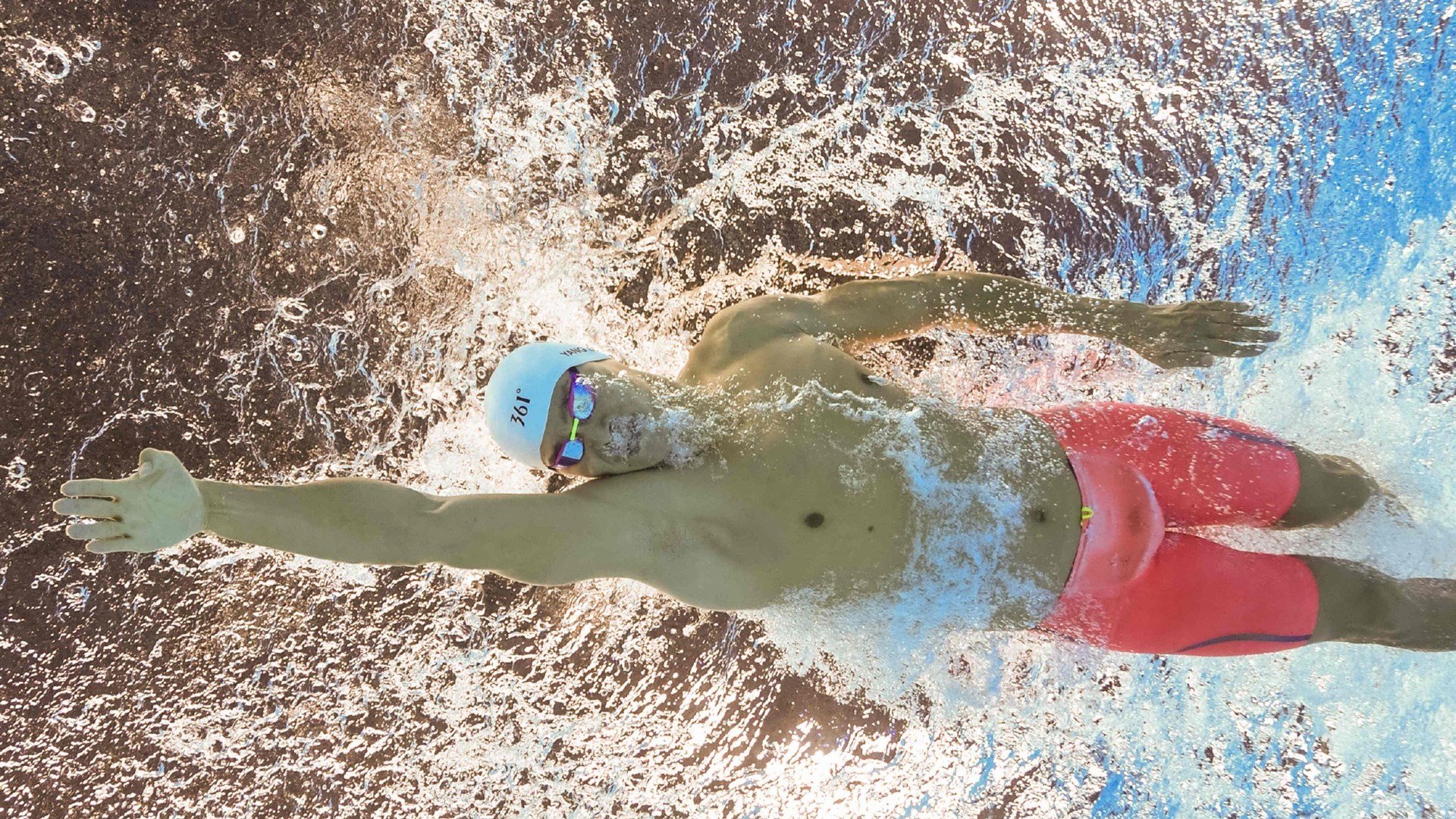 _冰雪之上：冰雕赛场中的网球盛会_，冰雪大世界冰雕比赛