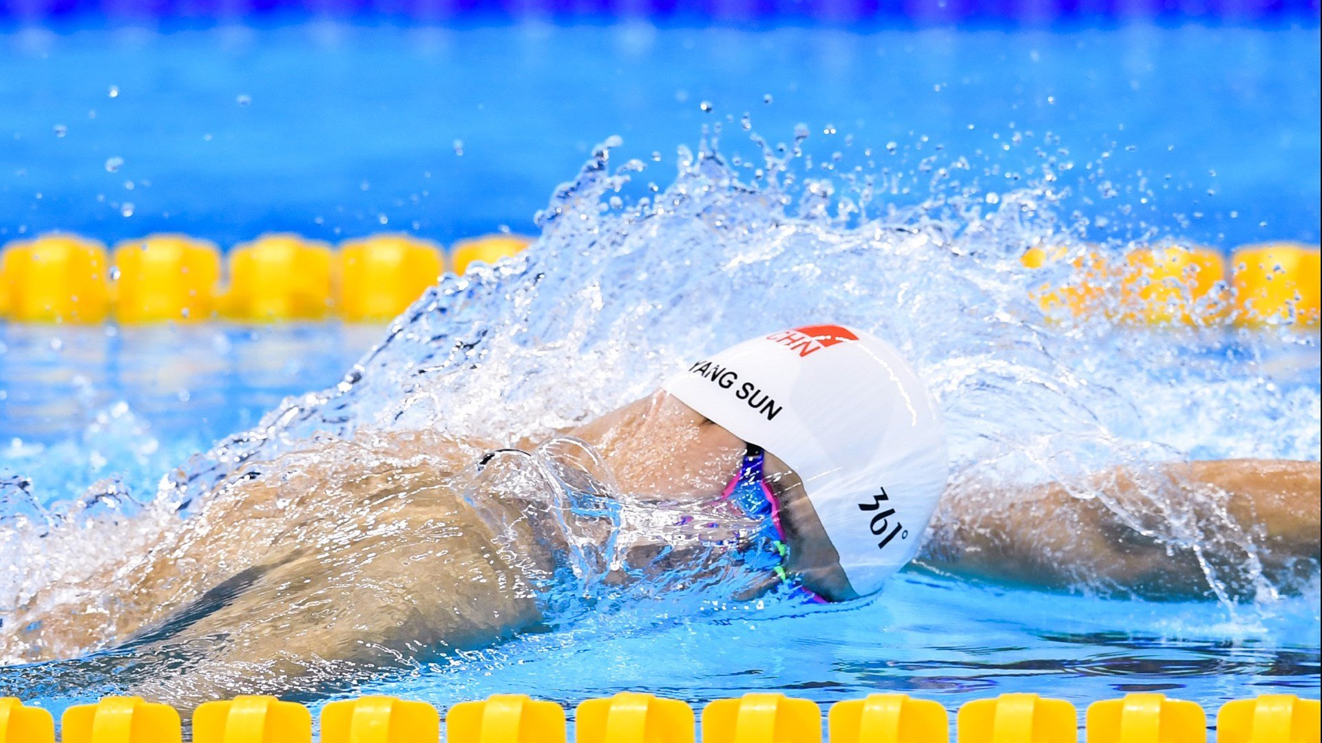 kaiyun.com-_城市夜跑的魅力：点亮城市的运动激情_，夜景跑道