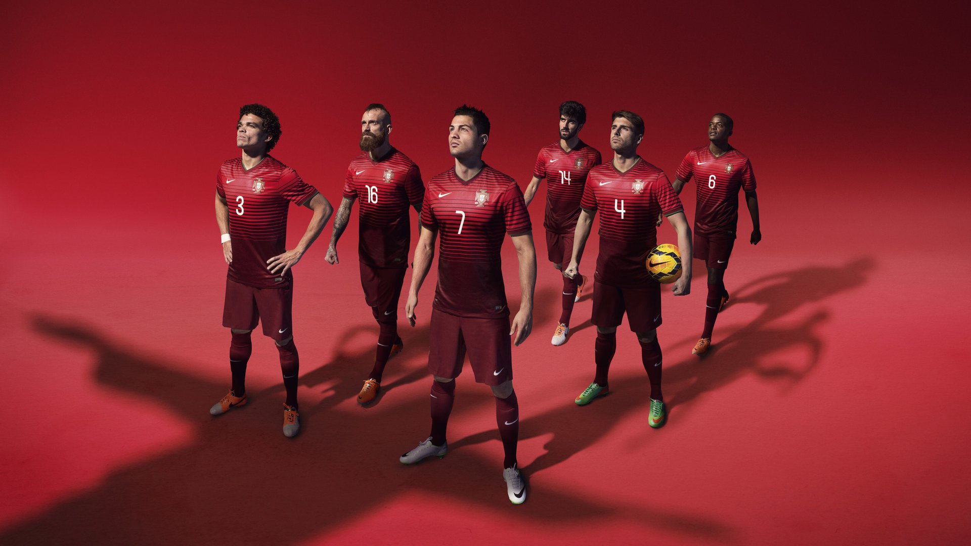 球场大事件:引发热议的重大裁判判罚,球场惨案